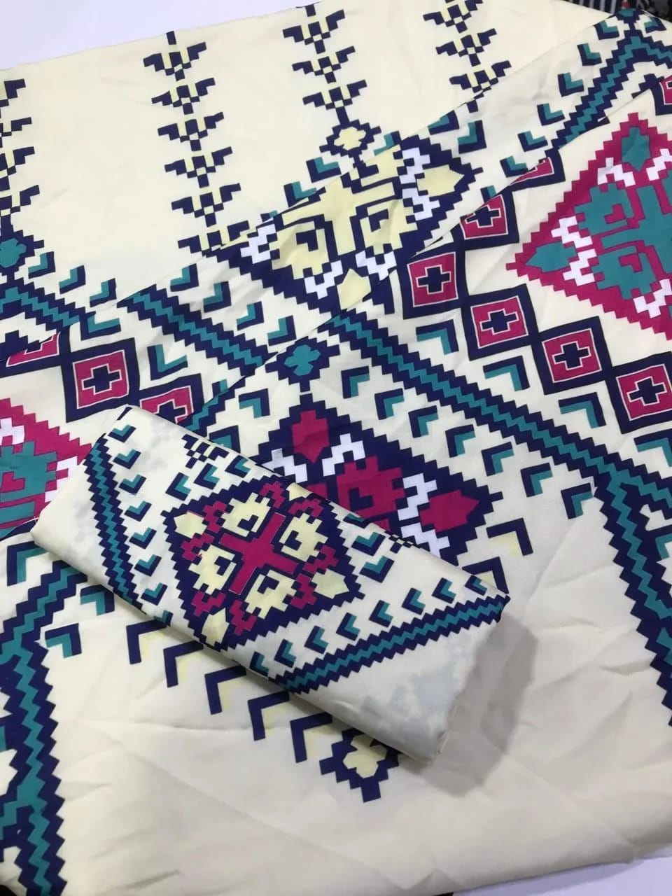 2 Pcs Women's Unstitched Printed Suit